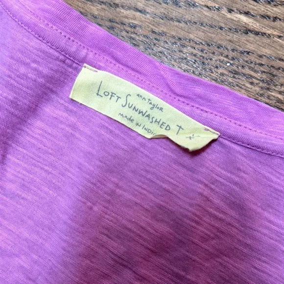 NWOT Loft Sunwashed Tee Size XS - Picture 3 of 3